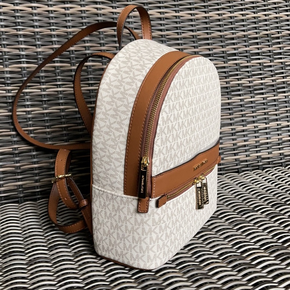 MICHAEL KORS Kenly Medium Backpack Signature Vanilla Bag - Picture 4 of 16